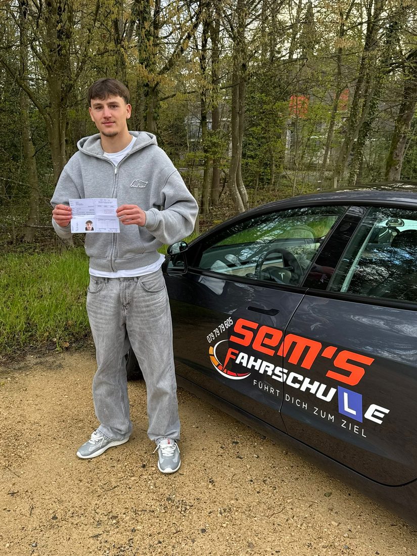 Glücklicher Fahrschüler von Sem's Fahrschule